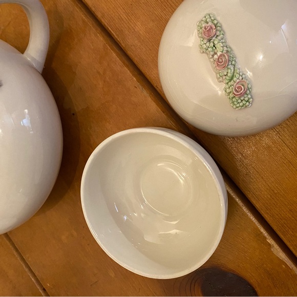 Myra McDonnell 1970 Roses Tea Set - Picture 11 of 12